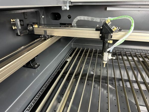 Produzione di macchine laser CO2 - guide