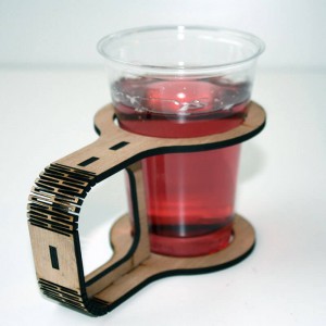 Taglio laser di portabicchieri in multistrato con laser CO2