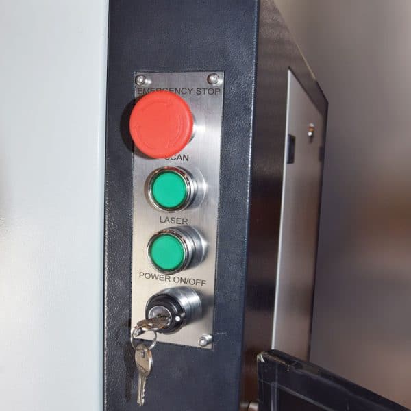 Pannello frontale laser fibra ad armadio chiuso
