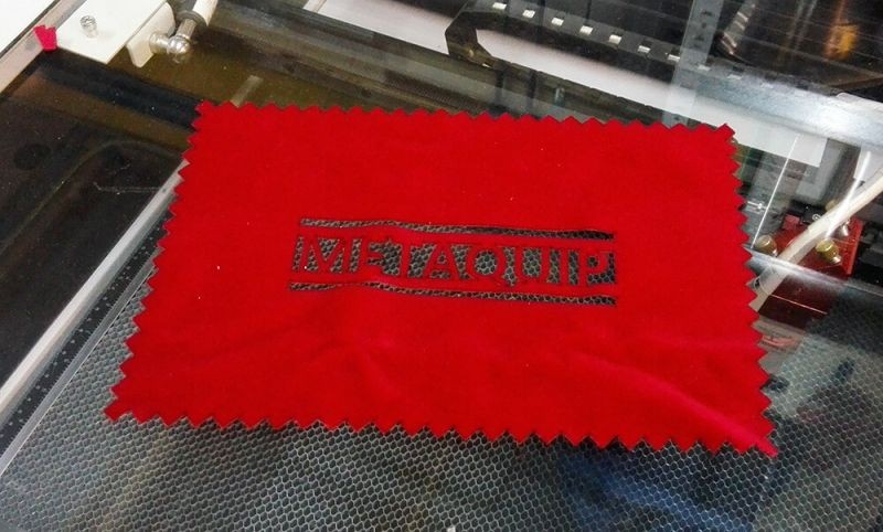 Taglio laser di tessuti e tessuti con laser CO2