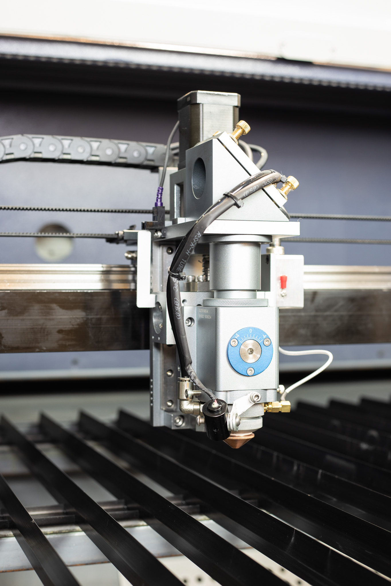 MQ1390C CO2 ad alta potenza Combi Metallo Legno Plastica Laser Cutter Testa laser Primo piano