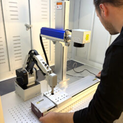 Produzione di laser per incisione su fibra XL in uso