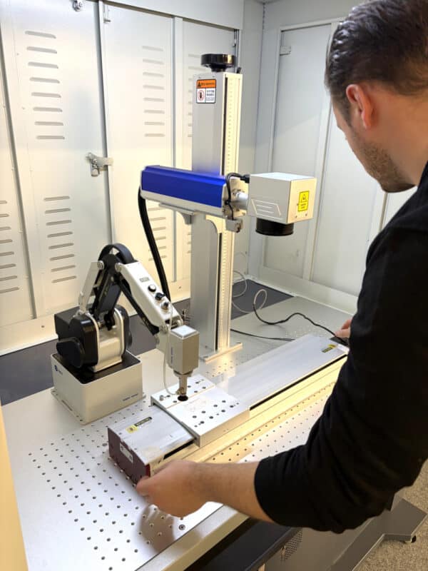 Produzione di laser per incisione su fibra XL in uso