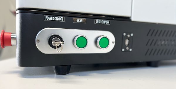 Macchina per incisione laser fibra da banco chiusa - immagine 8