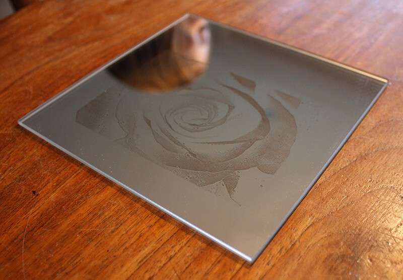 Incisione laser a specchio con laser a fibra