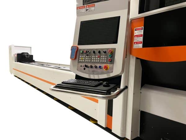 Operazione di taglio laser per tubi