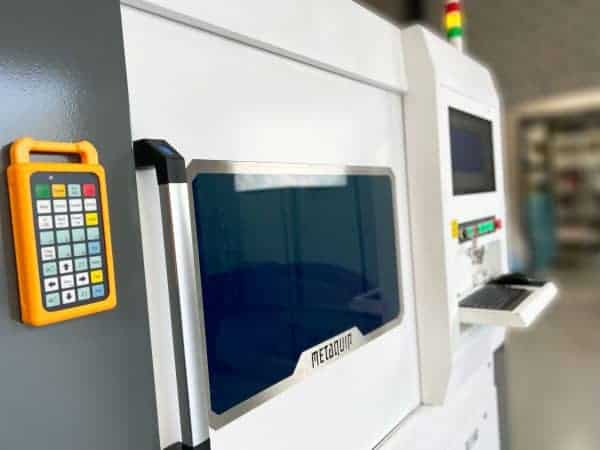 Primo piano del lato anteriore della taglierina del laser della fibra del metallo di MQ FC6060