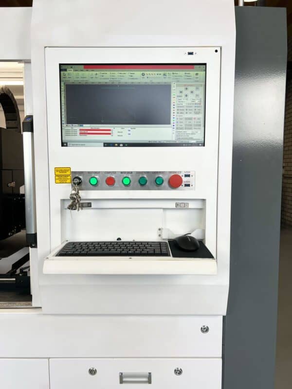 Computer integrato con taglio laser in fibra di metallo MQ FC6060